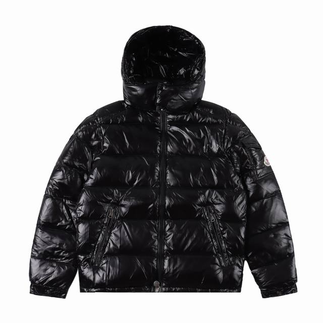 Moncler 蒙口 Maya玛雅羽绒服 -国标80白鸭绒，充绒量均件300+克 面料采用尼龙制成搭配标志性长方格绗缝，是经典风格典范，跨越季节与时尚的经典短款