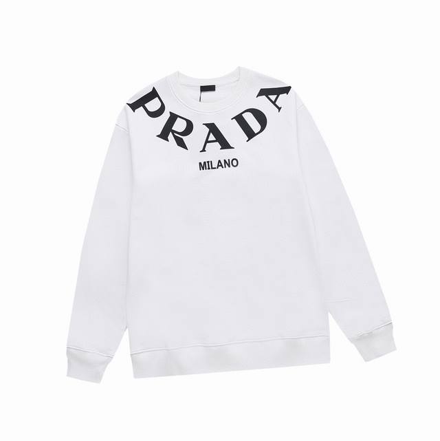 普拉达 Prada 秋冬新品 经典环绕大字母印花圆领卫衣 面料精选100%优质400G纯棉毛圈材质，柔软亲肤，颜色是最最经典的黑白设计，真的很耐看，领口大log