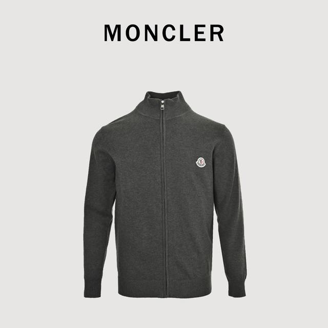 Moncler 蒙口 胸前经典logo 拉链针织毛衣开衫外套 天冷叠穿作为内搭也非常好看 胸口高密度logo刺绣，吊牌辅料原版定制。采用纯棉纱线混纺羊毛，纯棉亲