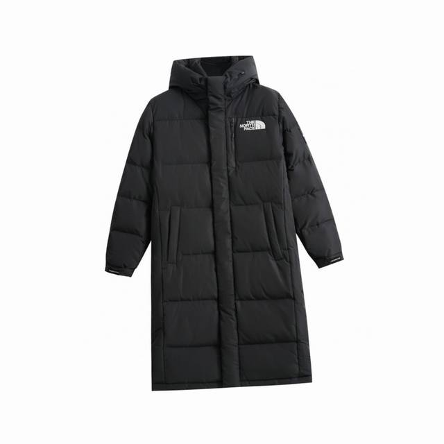 北面 The North Face 经典刺绣logo袖标长款羽绒服 今年大火的超有卖点的nutral Grey白桦色以及耐看基础纯黑色 过膝长度 上身洋气保暖不