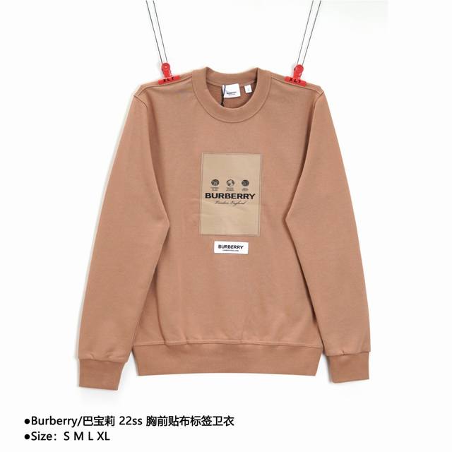 Burberry 巴宝莉 22Ss 胸前贴布标签卫衣 Size：S M L Xl 定制380克双纱紧密全棉卫衣面料，面料定织定染，螺纹与衣身布料颜色一致。 胸前