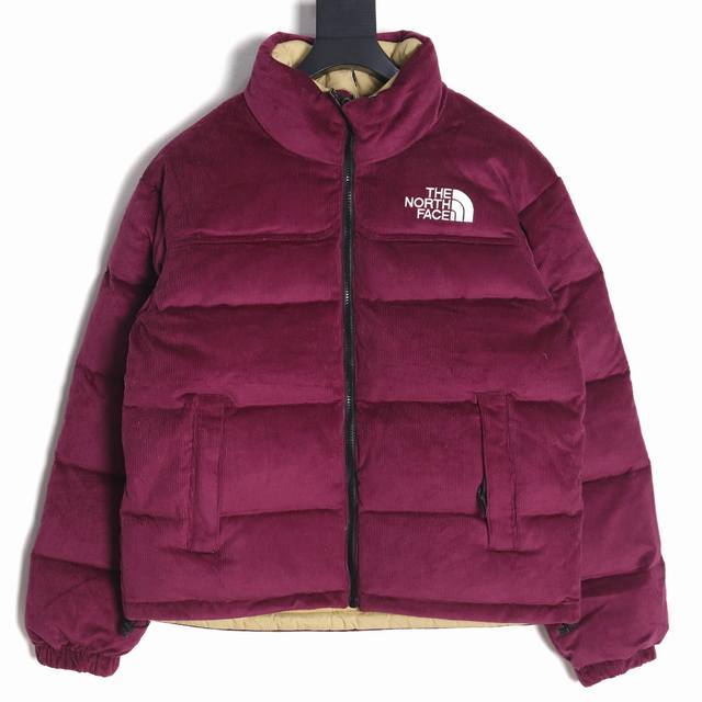 The North Face Tnf 北面 23Aw 92'S限定款灯芯绒两面穿羽绒服 有备用防雨帽隐藏折叠在衣领内 灯芯绒一面前后胸采用刺绣logo 两只拉链