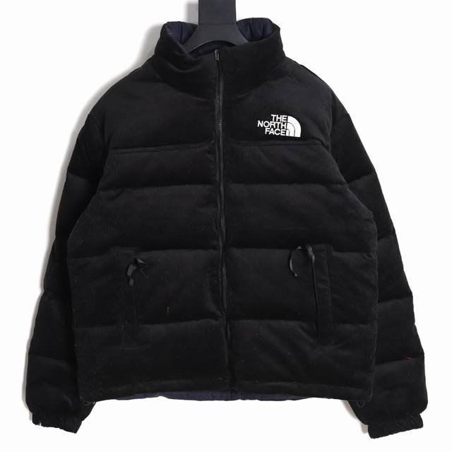 The North Face Tnf 北面 23Aw 92'S限定款灯芯绒两面穿羽绒服 有备用防雨帽隐藏折叠在衣领内 灯芯绒一面前后胸采用刺绣logo 两只拉链