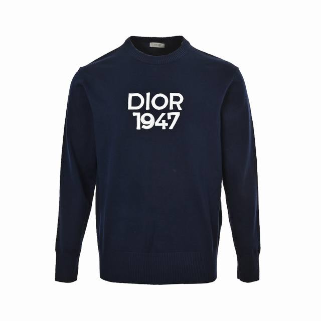 Dior 迪奥 24Fw 1947刺绣字母logo圆领毛衣 这款圆领毛衫是二零二四春季男装系列新品，胸前展示 Dior1947 标志刺绣，向 Dr 承传以及这一