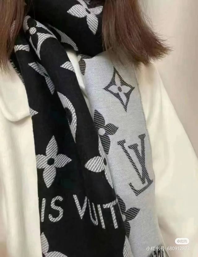 Louis Vuitton Lv 22新款 满印长围巾 上身参考