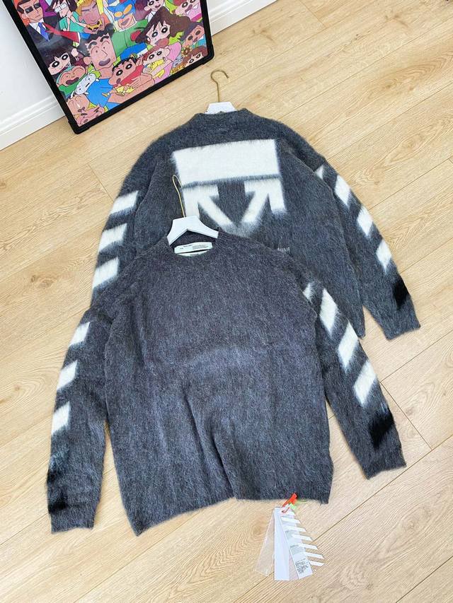 高版本off-White 渐变箭头针织马海毛衣，男女同款。独立染缸定染五个不同层次纱线，渐变晕染递进 颜色过渡非常自然。整件拉毛工艺处理 毛感自然。Oversi