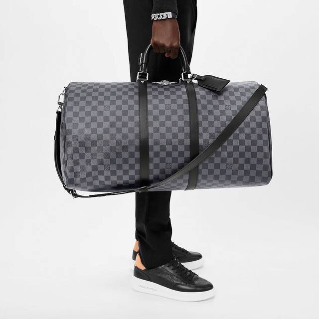 Louis Vuitton Lv Keepall Bandoulière 棋盘格手提单肩斜挎旅行包旅行袋n41413 上身参考