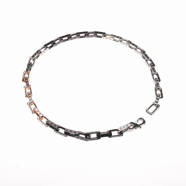 Louis Vuitton路易威登lv Monogram Chain 竹节拼接镂空项链 M01 官网在售价p8,200Rmb，本款 Monogram Chain