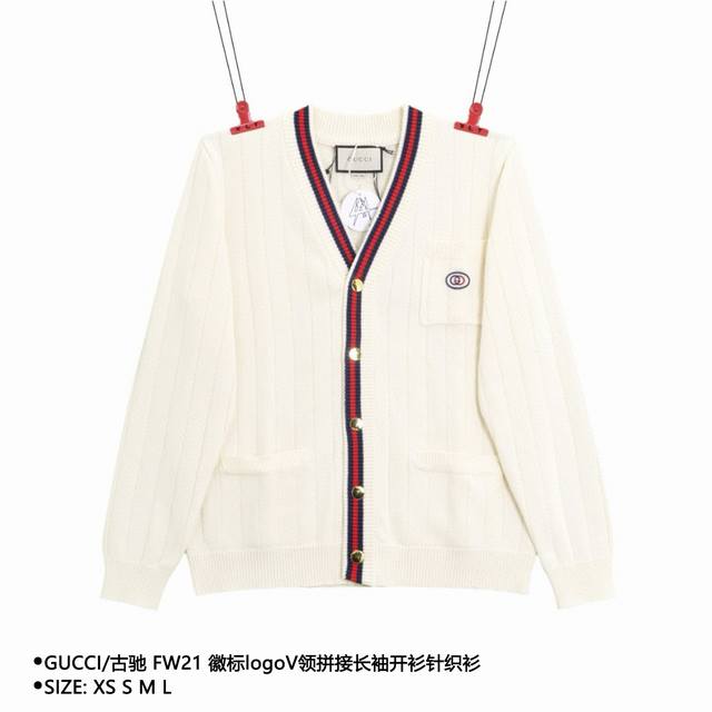 Gucci 古驰 Fw21 徽标logov领拼接长袖开衫针织衫 Size：Xs S M L 颜色：白色 穿着方式：单排扣 面料：羊毛 男女同款 款式编号：Xlt