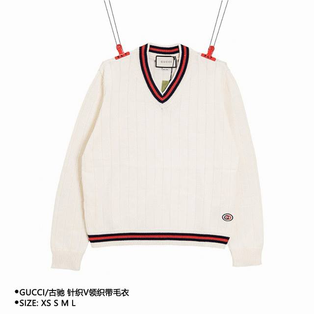 Gucci 古驰 针织v领织带毛衣 Size：Xs S M L 颜色：白色 穿着方式：V领 面料：羊毛 男女同款 款式编号：Xlt7 2341885055654