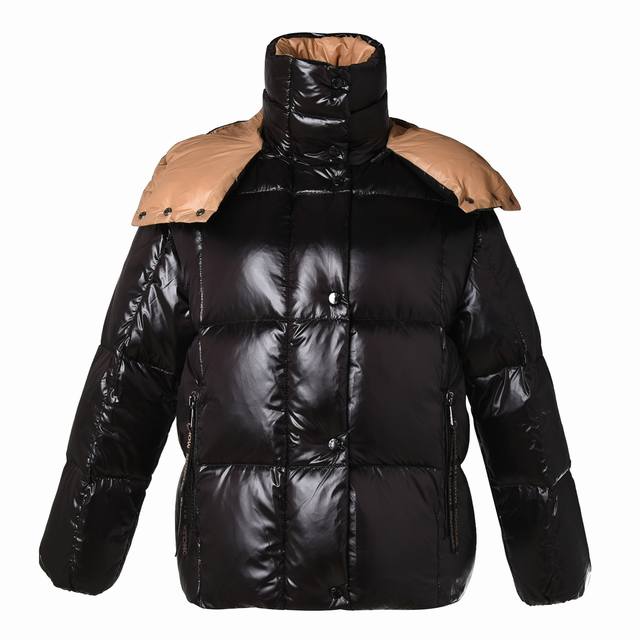 Moncler 蒙口 24Ss Parana 短面包羽绒夹克 以其闪亮漆面尼龙面料脱颖而出，具有对比鲜明的内外色调。短款设计，连衫帽可在气候变暖时拆卸，大号拉绊