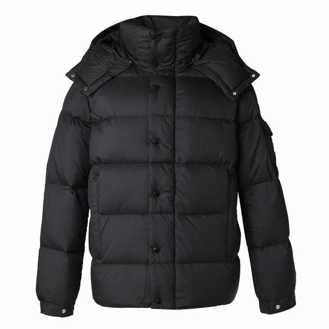 Moncler 蒙口 24Ss Vezere Maya 70短款.雾面哑光maya.男士羽绒服夹克外套. 这款vezere男士短款羽绒夹克是基础款保暖单品，彰显