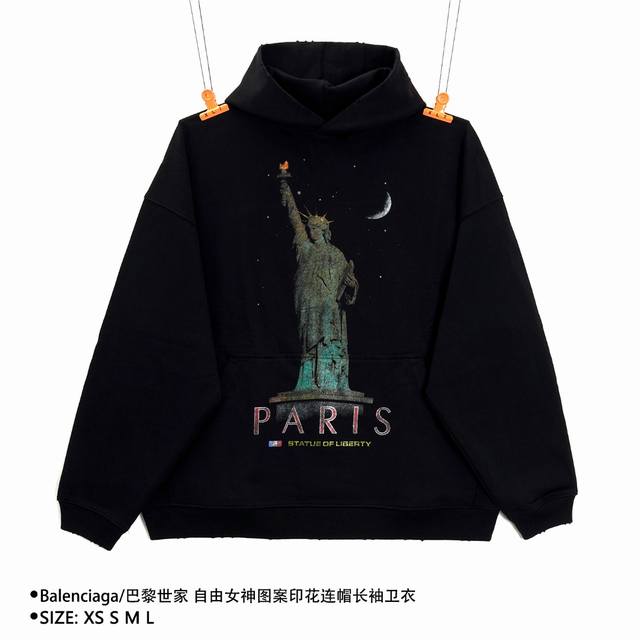 Balenciaga 巴黎世家 自由女神图案印花连帽长袖卫衣 Size：Xs S M L 颜色：黑色 穿着方式：连帽 面料：棉 男女同款 款式编号：Xlt7 0