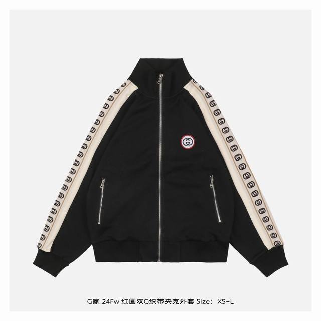 Gucci 古驰 24Fw 红圈双g织带夹克外套 灵感源自八十年代复古，采用定制面料制作而成，官方同款，面料经过同缸染色工艺处理，手感舒适柔软，既时尚又具有个性