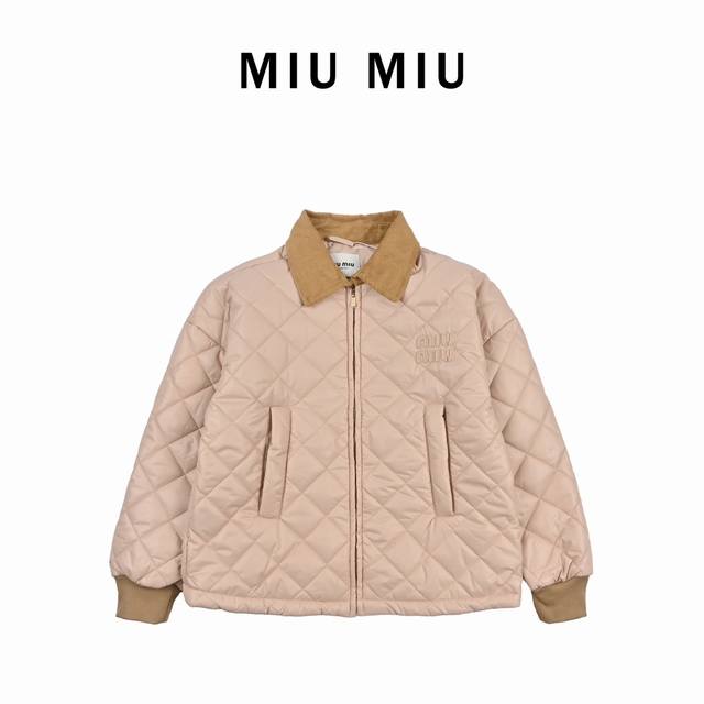 Miumiu 缪缪24Fw 菱格绗棉拼领外套 原16,700购入，面料采用订染100涤纶棉感绒，布身采用机间棉立体绣花菱形格，经典咖啡色灯芯绒翻领拼接，下摆可调