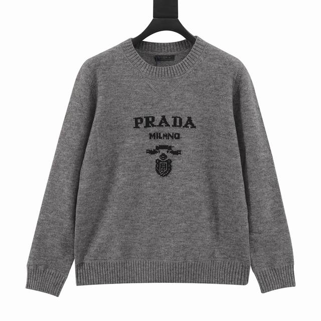 Prada 普拉达 胸前字母提花圆领毛衣 P家的经典单品又来了，又值得入手的宝藏毛衣 今年秋冬新款，同步发售！经典字母植绒徽标， 突显出品p时尚魅力，经典隽永之