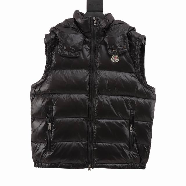 Moncler 蒙口 新款徽标连帽羽绒马甲 年度爆款推荐，原版开发，采用达标90白鸭绒一比一打造，内胆方面采用400高密度防钻绒胆布，首版发售全网独家！这个款式