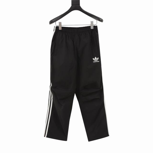 Balenciaga巴黎世家blcg × Adidas 联名走秀款运动套装长裤 轻奢主义 男女日常通勤穿搭必备单品 正确版本 欢迎对比 详细特征 定制再生尼龙面