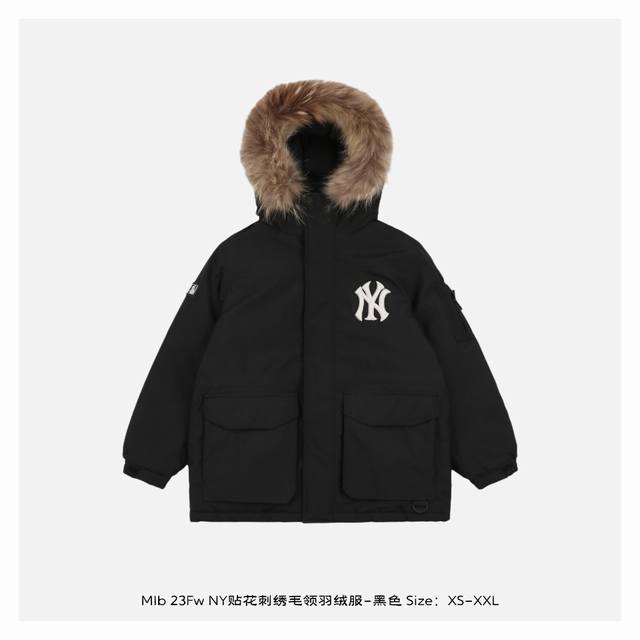 Mlb 23Fw Ny贴花刺绣毛领羽绒服-黑色 多功能机能风 多口袋工装系列经典款，真毛毛领采用貉子毛，户外防寒可以抵御寒风，这款羽绒服运用了双层防绒内胆设计，