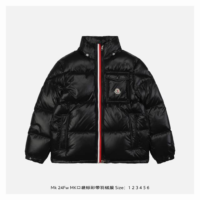 Moncler 蒙口 24Fw Mk口袋标彩带羽绒服 -广检真50绒，附带nfc芯片可扫码 该款羽绒服采用标志性的闪亮漆面尼龙面料制成，双门襟设计可轻松调节款型