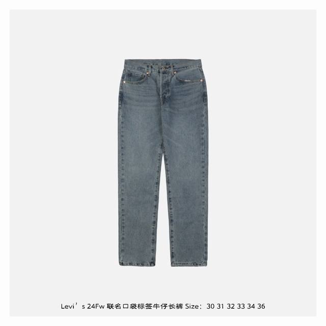 Levi’S 24Fw 联名口袋标签牛仔长裤 棉质水洗牛仔面料，独家定织定染，先进行高工水洗，成裤后再进行重度酵素石墨漂洗，工艺复杂，重工拼皮刺绣，高密度高强度