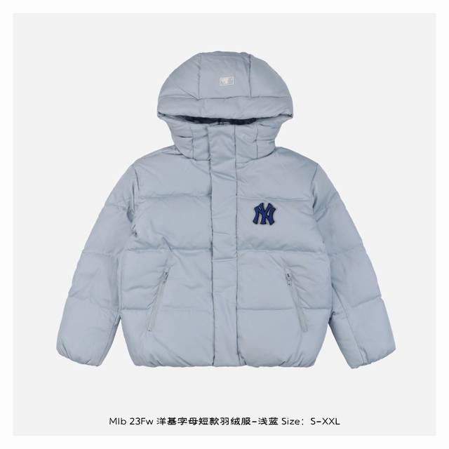 Mlb 23Fw 洋基字母短款羽绒服-浅蓝 主打年轻化，街头感和休闲味儿的风格，情侣款羽绒服，款式多为宽松版，室内户外随意混搭，理念是让日常更嘻哈，让时尚更随意