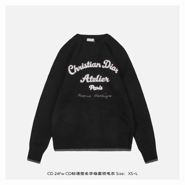 Dior 迪奥 24Fw Cd标语签名字母圆领毛衣 采用混纺材质面料，柔顺保暖，抗起球性能好，采用进口无缝电脑横机全卷边编织，单件机编时间超过90分钟，胚身+成