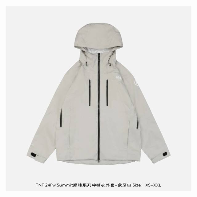 The North Face 北面 24Fw Summit巅峰系列冲锋衣外套-象牙白 全身轻量采用gore-Tex三层结构透气科技面料，加上全身无缝3层高温压胶