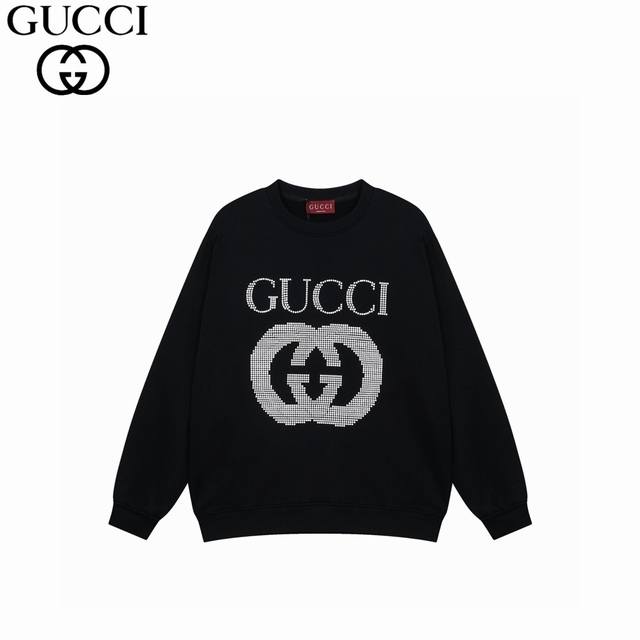 Gucci 古驰 24Fw 烫钻logo 圆领卫衣 选用客供定制针织100%纯棉面打造,面料手感细腻，厚实有质感的纯棉布 高密度的机织工艺，如棉絮般柔紧致舒适