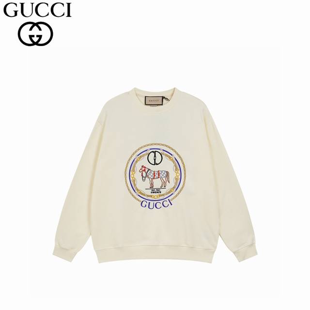 Gucci 古驰 24Ss 金丝刺绣战马圆领卫衣 选用客供定制针织100%纯棉面打造,面料手感细腻，厚实有质感的纯棉布 高密度的机织工艺，如棉絮般柔紧致舒适 有