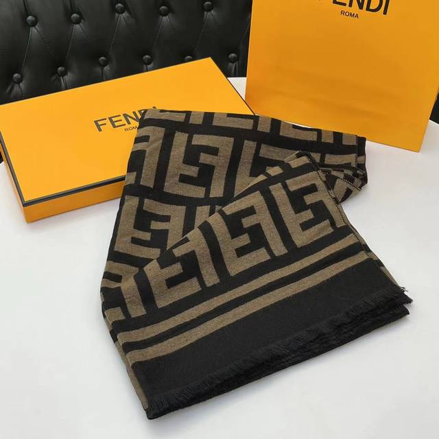 Fendi 芬迪 全套包装发票高品质羊绒单色双面围巾披肩，两用的，品质超好哦[月亮]尺寸：70* 、实拍图