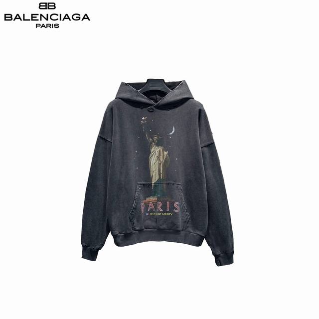 Balenciaga 巴黎世家 自由女神印花帽衫 本部研发 购入原版 耗时45天 面料采用定制480克精梳棉面料 下垂感和面料硬挺度非常屌 胸前胶带字母数码印花