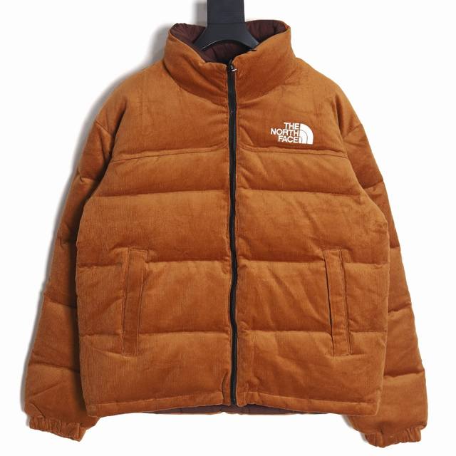 The North Face Tnf 北面 23Aw 92'S限定款灯芯绒两面穿羽绒服 有备用防雨帽隐藏折叠在衣领内 灯芯绒一面前后胸采用刺绣logo 两只拉链