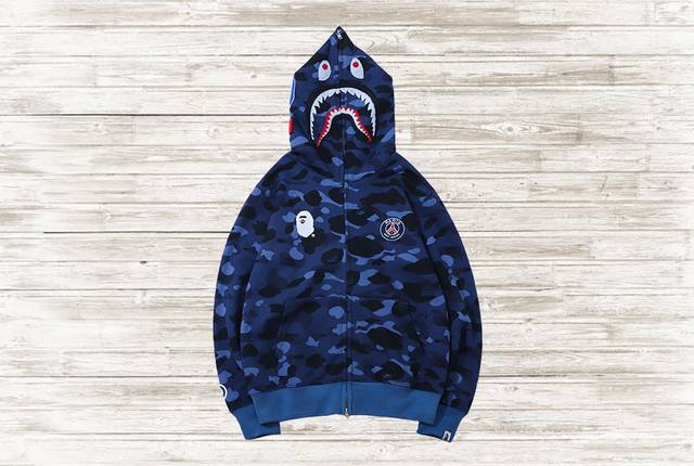 爆款上新☆ 轻奢推介 高版本 Bape X Psg巴黎圣日耳曼联名迷彩蓝卫衣 鲨鱼头潮炸街，满满的潮流味，任何人都可以完美驾驭，采用活性全棉订染定制面料，不起球