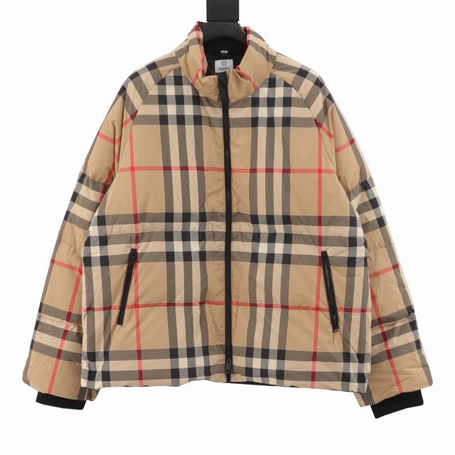 Burberry 巴宝莉 经典格子条纹羽绒服 重工出品双面穿羽绒服，填充90白鸭绒，暖性非常强，蓬松度特别好，充绒量充足 ，领口对称，袖口对条，门襟中心红线对称