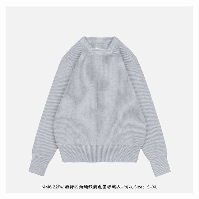 Maisonmargiela 马吉拉 22Fw 后背四角缝线素色圆领毛衣-浅灰 热门经典款，符合当下archive调性，整件选用了85棉10羊绒5氨纶为原料，1