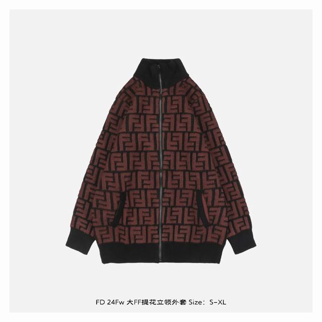 Fendi 芬迪 24Fw 大ff提花立领外套 采用混纺材质面料，柔顺保暖，抗起球性能好，采用进口无缝电脑横机全卷边编织，单件机编时间超过90分钟，胚身+成衣两