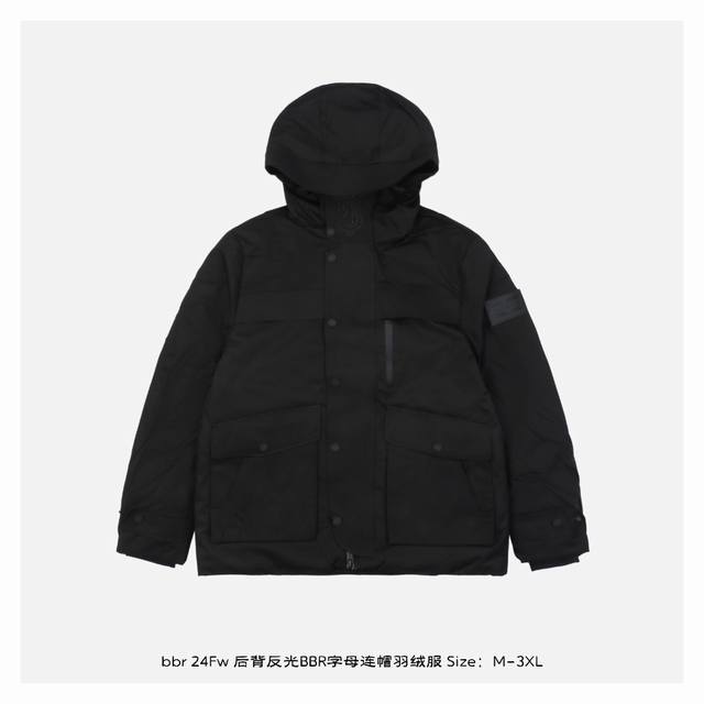 Burberry 博柏利 24Fw 后背反光bbr字母连帽羽绒服 防风防水的进口科技面料，保暖效果超级强，内里填充的白鸭绒，所有的五金全部都是开模定制的，内里的