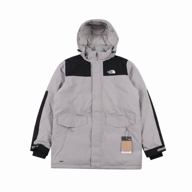 The North Face 北面双口袋中长款羽绒服 采用dryvent全压胶外壳 高度防水、防风和透气 甄选白鸭绒填充 绒朵大 蓬松度高 能够有效地锁住空气