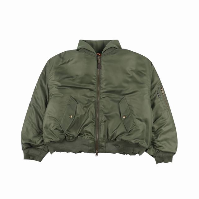 Balenciaga巴黎世家blcg 24Fw Bomber Jacket薄棉连帽飞行夹克外套 欧洲代购1 0购入，定织进口高支高密尼龙梭织面料，经过特殊处理涂