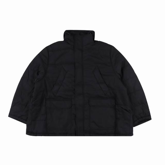 Balenciaga巴黎世家blcg 衍缝隐藏帽薄羽绒服外套 面料采用100%纯棉，内部填充，两层面料中间一层棉，通过机器按照预定的型进行绗缝工艺而成，中式领，