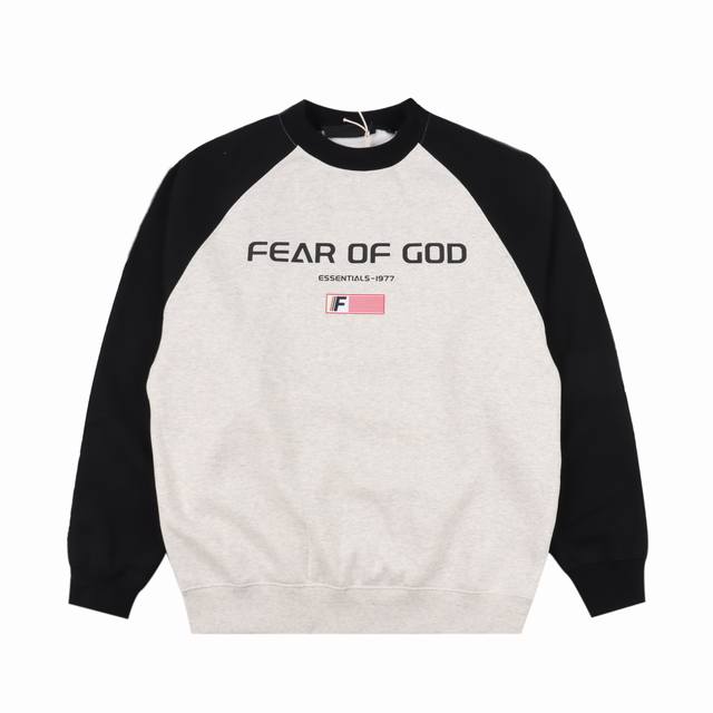 Fear Of God Fog 24Fw 拼接国旗圆领卫衣 成衣加绒款采用380G面料，不加绒款采用350G面料，螺纹采用420G双纱1：1螺纹。帽子采用双层本