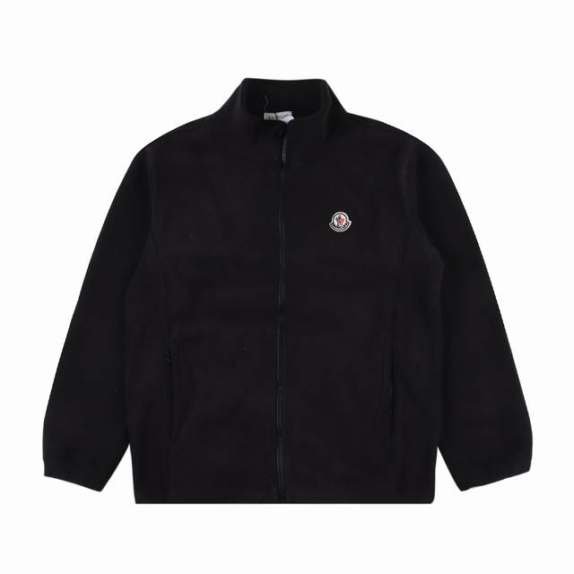 Moncler 蒙口 胸前经典logo 拉链针织毛衣开衫外套 天冷叠穿作为内搭也非常好看 胸口高密度logo刺绣，吊牌辅料原版定制。采用纯棉纱线混纺羊毛，纯棉亲