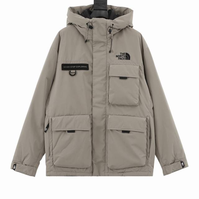 The North Face Tnf 北面 多口袋工装连帽羽绒服 填充国标80白鹅绒 进口日本百灵达重工刺绣 采用air Eco梭织面料 防水抗静电 原厂ykk