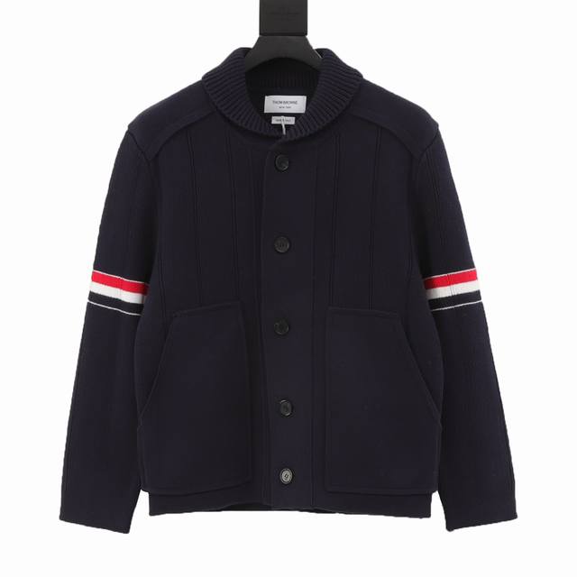 Thom Browne Tb 汤姆布朗 24Fw 竖条纹夹克外套 本款式使用德国进口斯托尔3.5.2针型机器采用前后绞编，超紧密度跟原版同织法同纱线同密度同做法