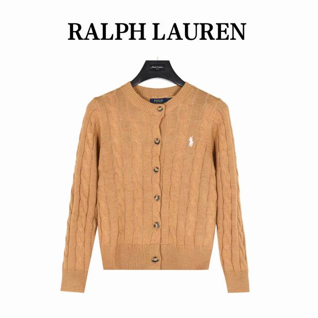 Ralph Lauren 拉夫劳伦 经典绞花编结针织毛衣开衫外套 女款 经典战马刺绣，没有过多的繁琐复杂。 进口羊毛纱棉面料，舒适有质感。 面料做了加厚，给各位