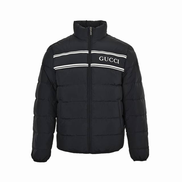 Gucci 古驰 24Fw 压胶字母徽标羽绒服外套 24Ss秋冬新款羽绒以gucci标识，别出心裁的色彩和面料组合呈现早秋系列单品。超轻羽绒填充工艺“蓬松度高