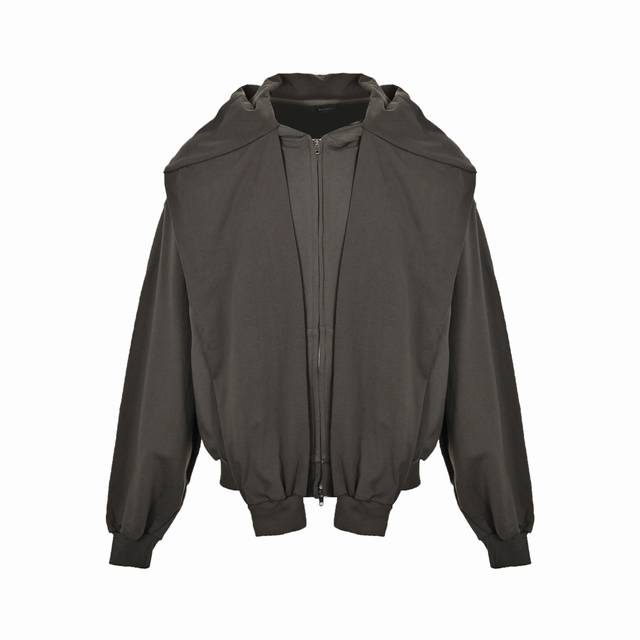 Balenciaga 巴黎世家 24Fw 重工假两件拉链外套 Os版型真的很迷人 巴黎世家也真的是绝绝子 每一季新品版型都做到极致 实穿度很高，随意搭都nice