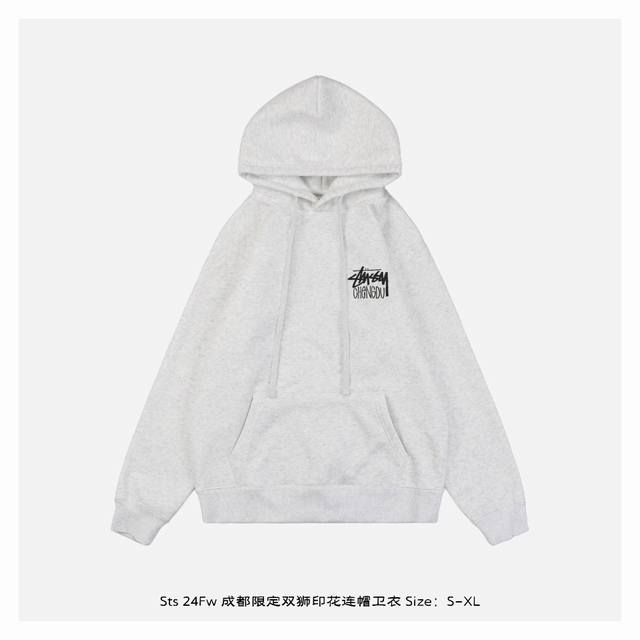 Stussy 斯图西 24Fw 成都限定双狮印花连帽卫衣 面料采用400克重双股大毛圈面料，定制32支螺纹，成衣两遍水洗处理，面料舒适亲肤无异感，定制定染面料，