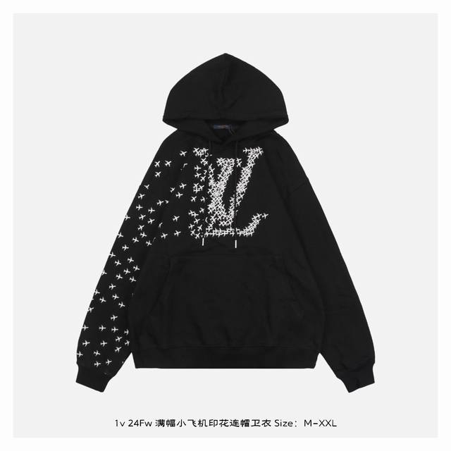 Lv 24Fw 满幅小飞机印花连帽卫衣 面料采用420克重双股大毛圈面料，定制32支螺纹，成衣两遍水洗处理，面料舒适亲肤无异感，定制定染面料，纺织密度高，垂感佳